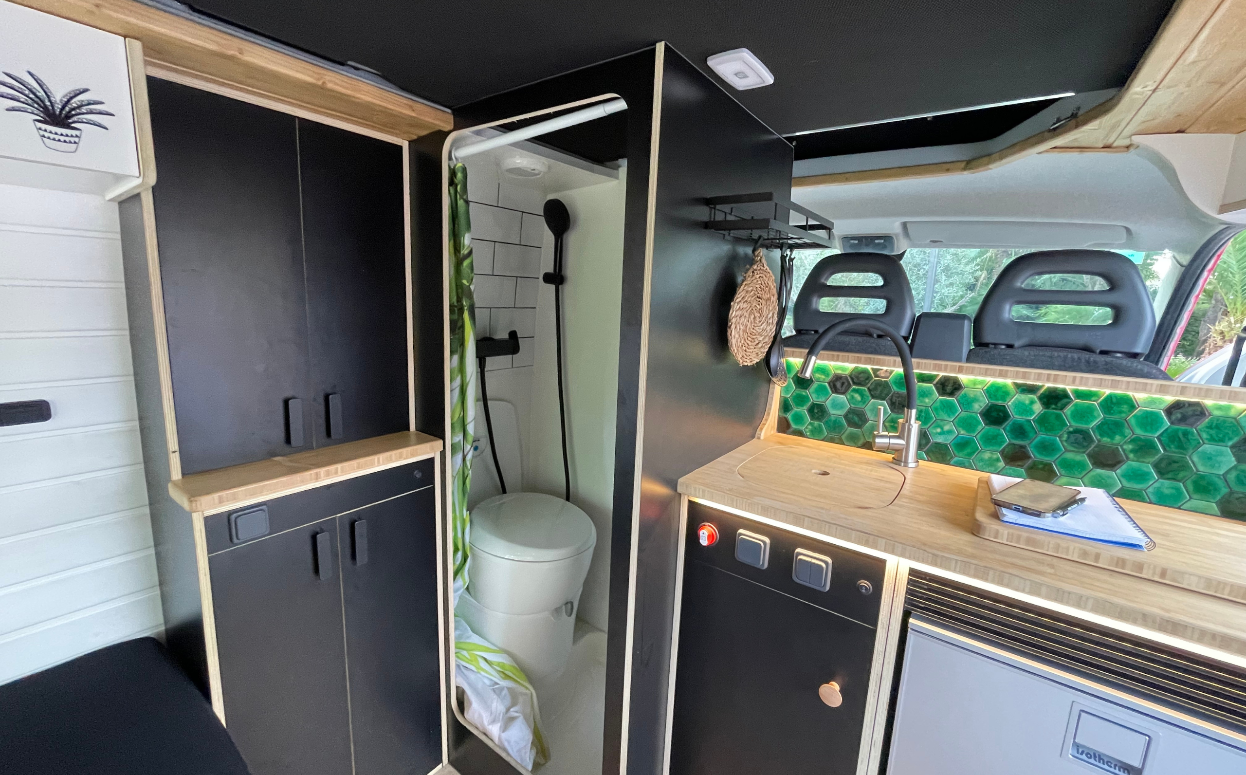 furgoneta camperizada por CamperIzan by Izan Cars-Sini izan