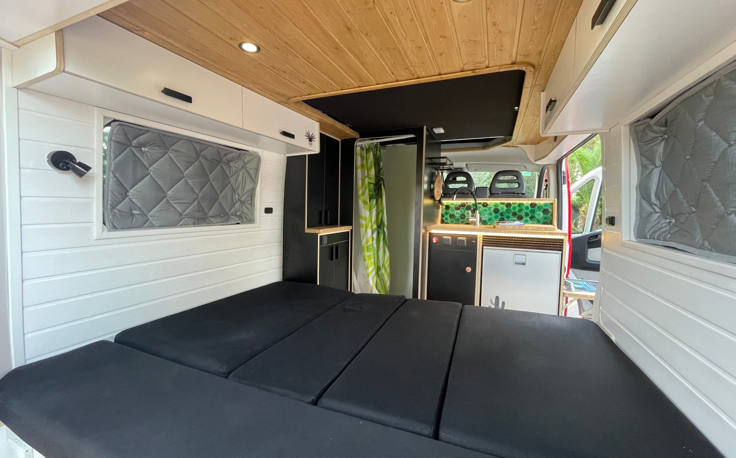 acabados camperización de furgonetas en Málaga por Izan Cars-Sini